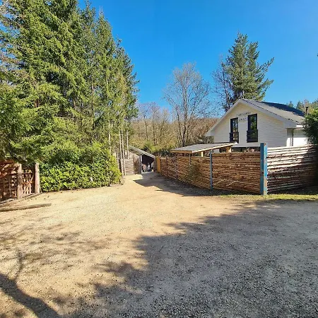 Chalet 4 Pax 15 Minutes From With Hot Tub Dom wakacyjny *
