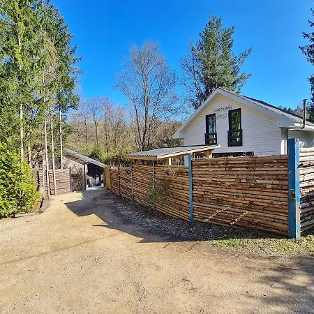 Chalet 4 Pax 15 Minutes From With Hot Tub Vakantiehuis